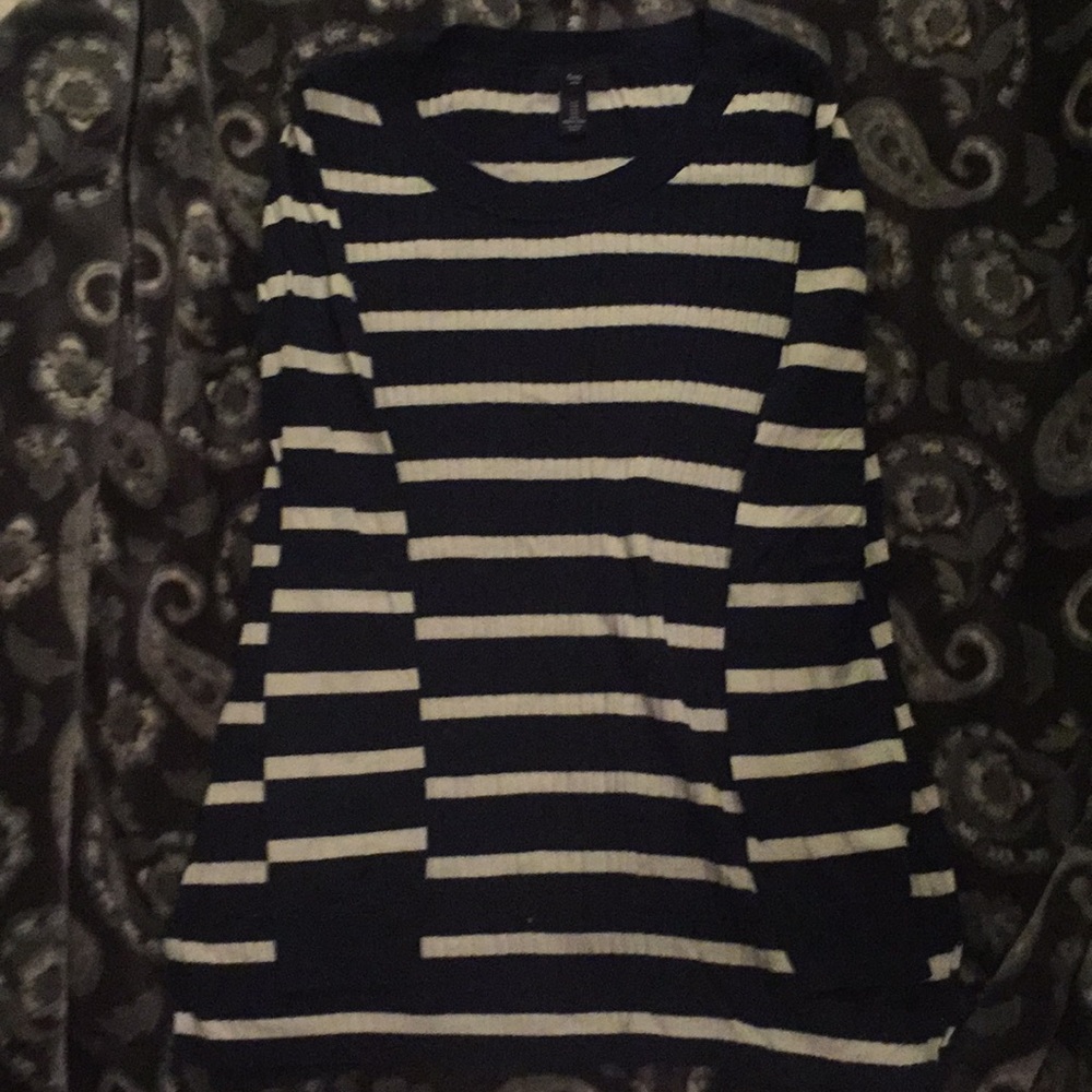 Gap sweater dark blue and white striped
